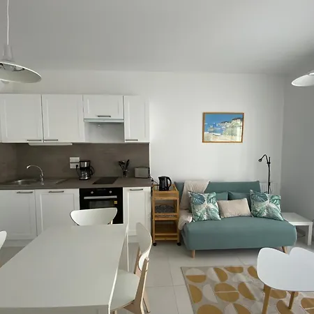 Lägenhet Bel T2 Neuf Avec Balcon, Parking Souterrain Et Proche Plage - Centre! - Fr-1-539-65 Royan