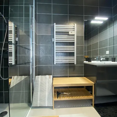 Bel T2 Neuf Avec Balcon, Parking Souterrain Et Proche Plage - Centre! - Fr-1-539-65 Royan