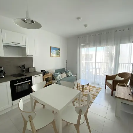 Lägenhet Bel T2 Neuf Avec Balcon, Parking Souterrain Et Proche Plage - Centre! - Fr-1-539-65 Royan