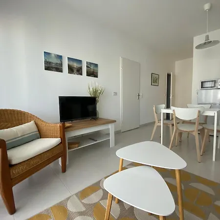 Bel T2 Neuf Avec Balcon, Parking Souterrain Et Proche Plage - Centre! - Fr-1-539-65 *