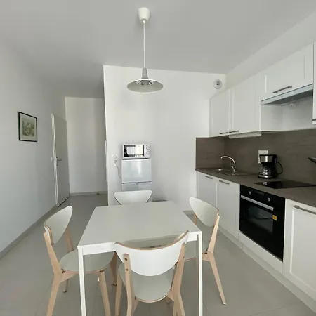 Lägenhet Bel T2 Neuf Avec Balcon, Parking Souterrain Et Proche Plage - Centre! - Fr-1-539-65 Royan