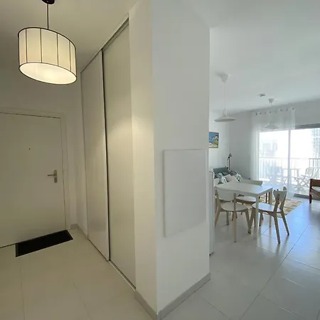 Bel T2 Neuf Avec Balcon, Parking Souterrain Et Proche Plage - Centre! - Fr-1-539-65 *