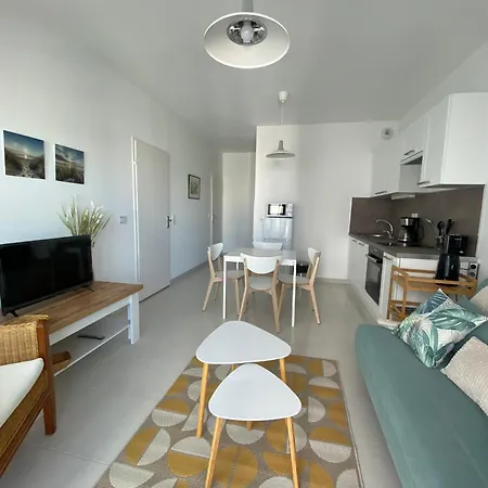 Bel T2 Neuf Avec Balcon, Parking Souterrain Et Proche Plage - Centre! - Fr-1-539-65