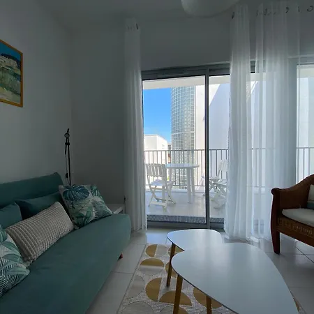 Bel T2 Neuf Avec Balcon, Parking Souterrain Et Proche Plage - Centre! - Fr-1-539-65 * Royan