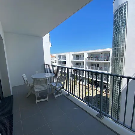 Bel T2 Neuf Avec Balcon, Parking Souterrain Et Proche Plage - Centre! - Fr-1-539-65 * Royan